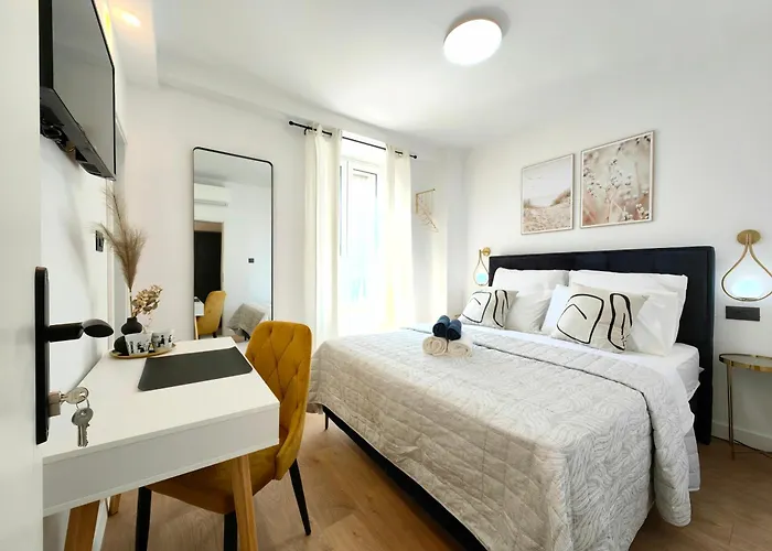 Studio & Rooms Fjok