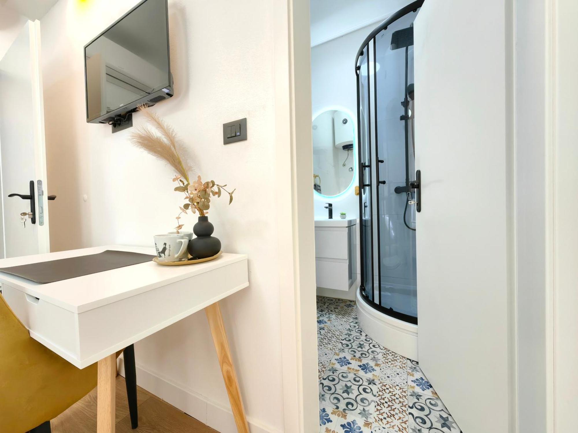 & Fjok Apartment *