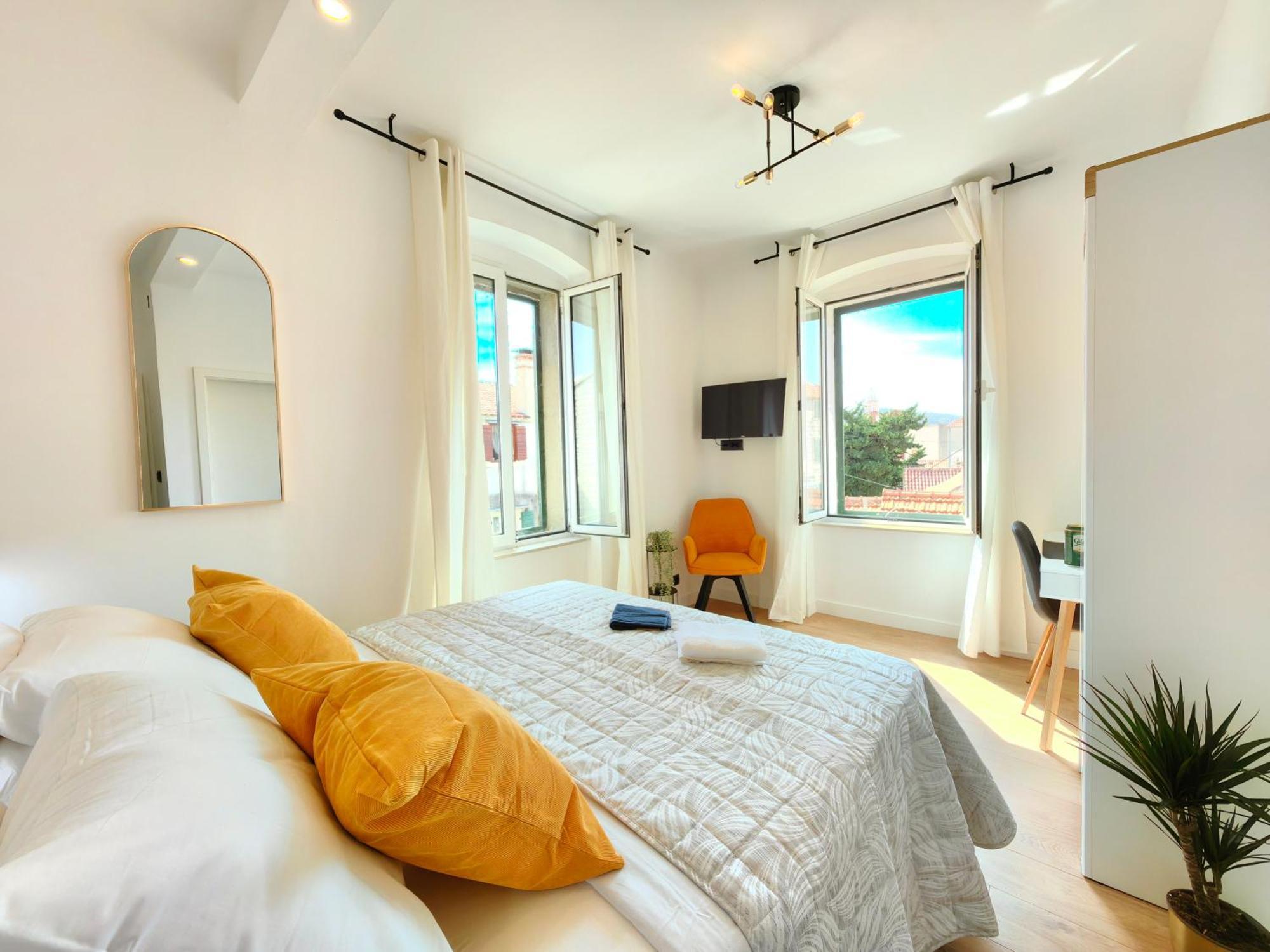 & Fjok Apartment *